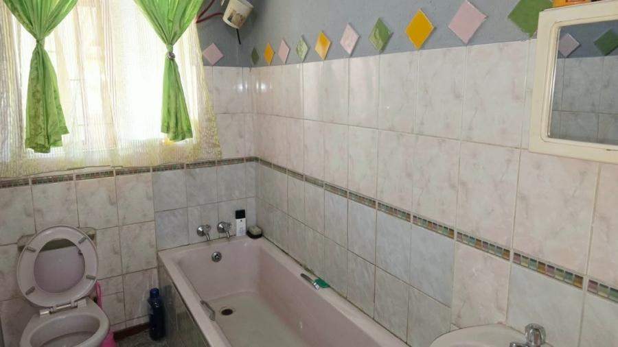 4 Bedroom Property for Sale in Tlhabane West North West